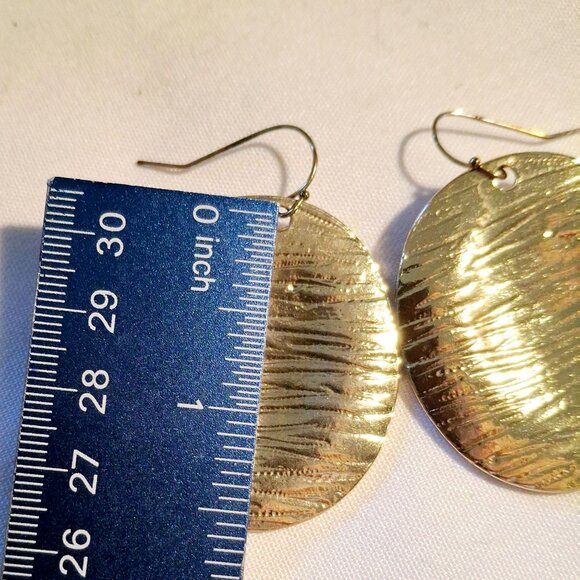 Hammered Gold-Tone Oval Dangle Earrings With Textured Finish Boho Artsy Retro - Picture 4 of 5